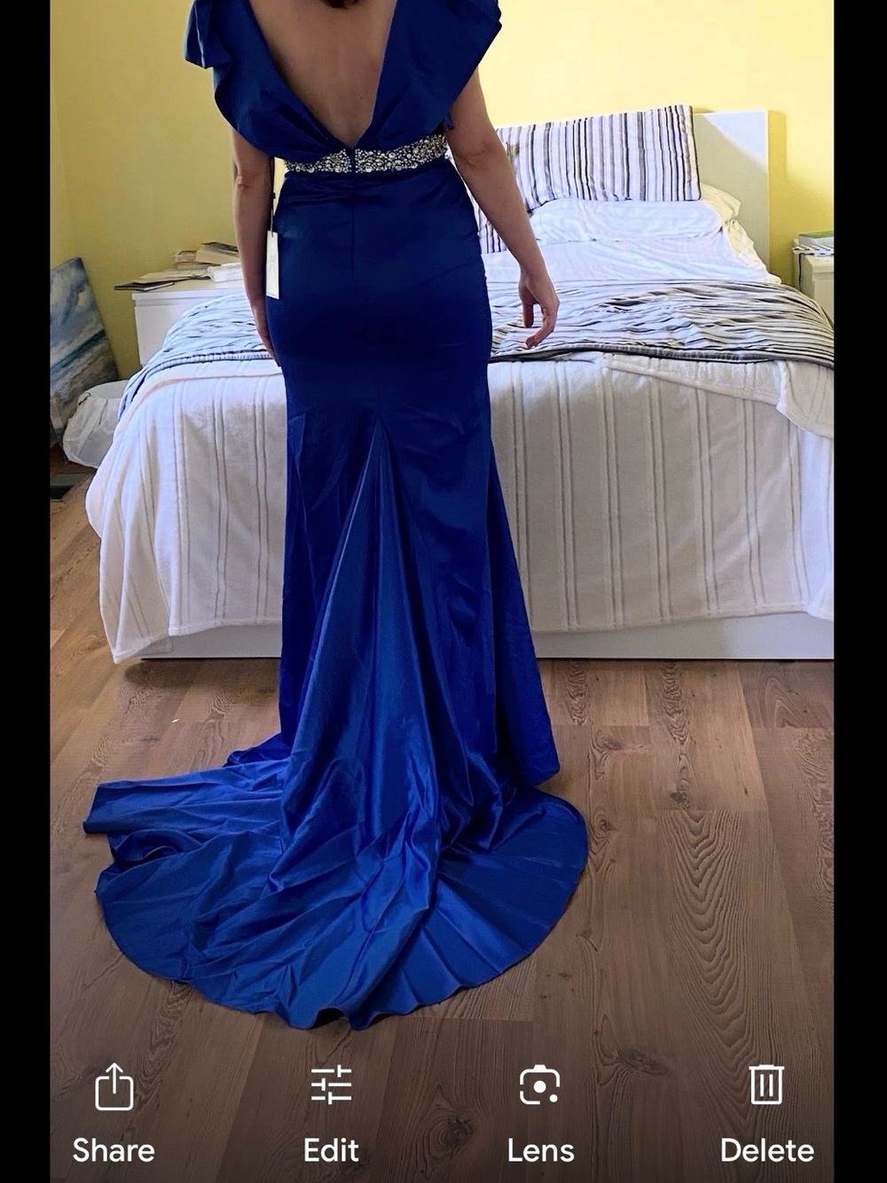 Elegant Royal Blue Backless Satin Evening Dress with Beaded Waist